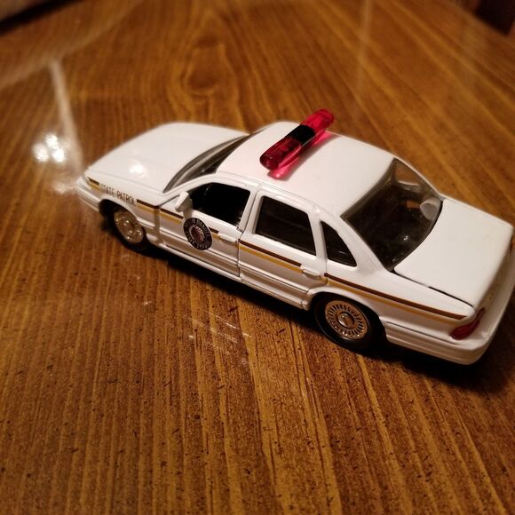 North Dakota State Patrol Road Champs die cast police car 1:43 scale - Picture 7 of 10